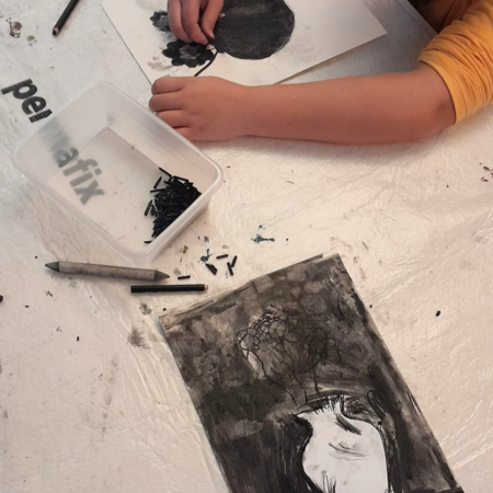 Atelier fleurs au fusain 2024